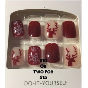 24 Holiday Deer Fake Nails